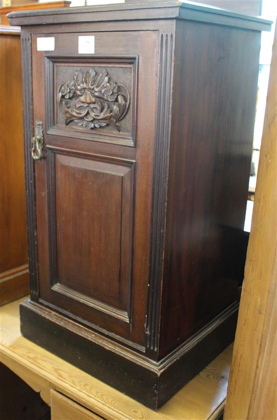 Mahogany pot cupboard(-)